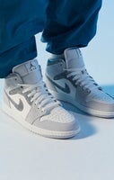 Jordan 1 Mid 
